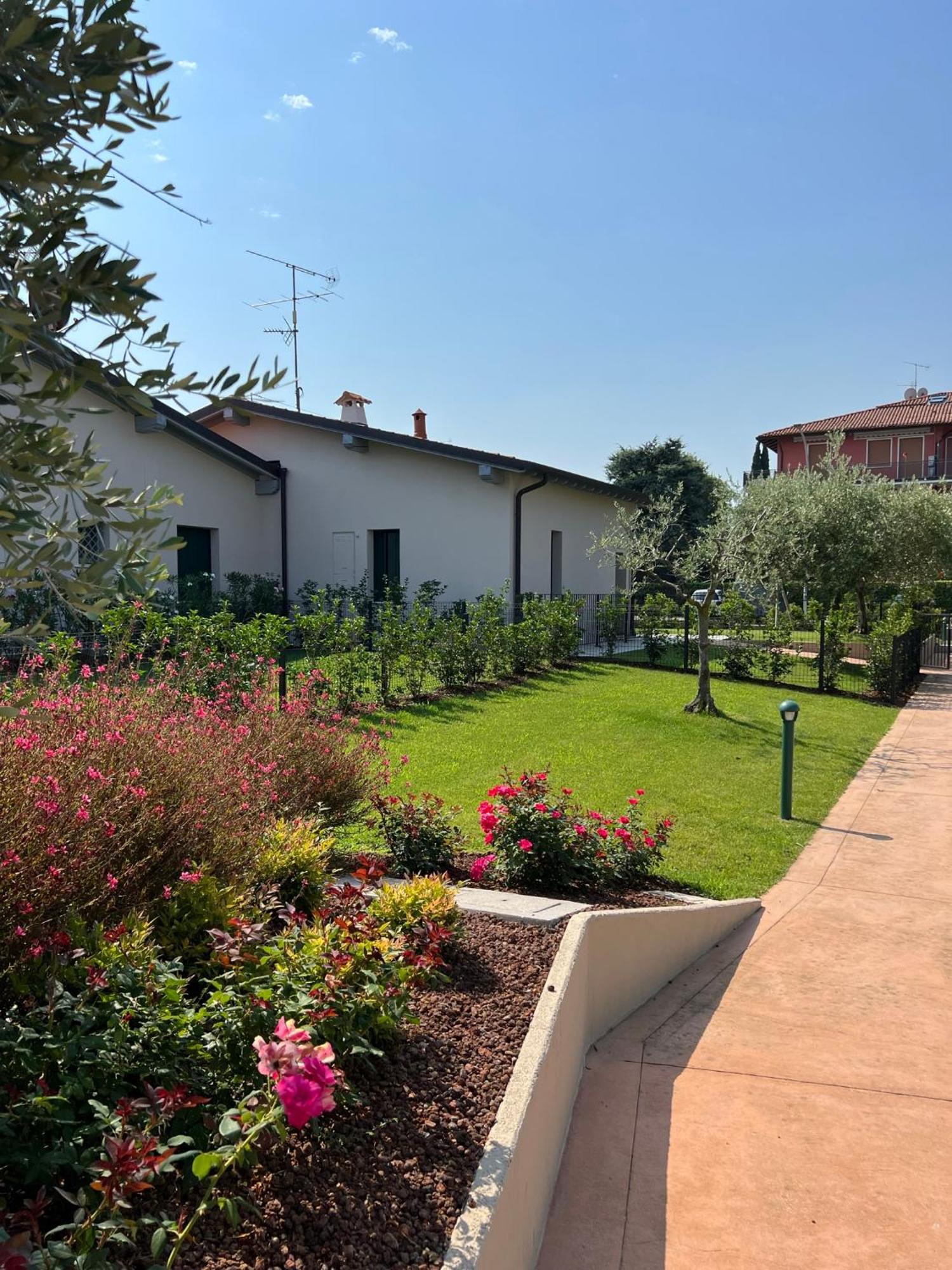 Residence Fiore Rosso Sirmione Extérieur photo